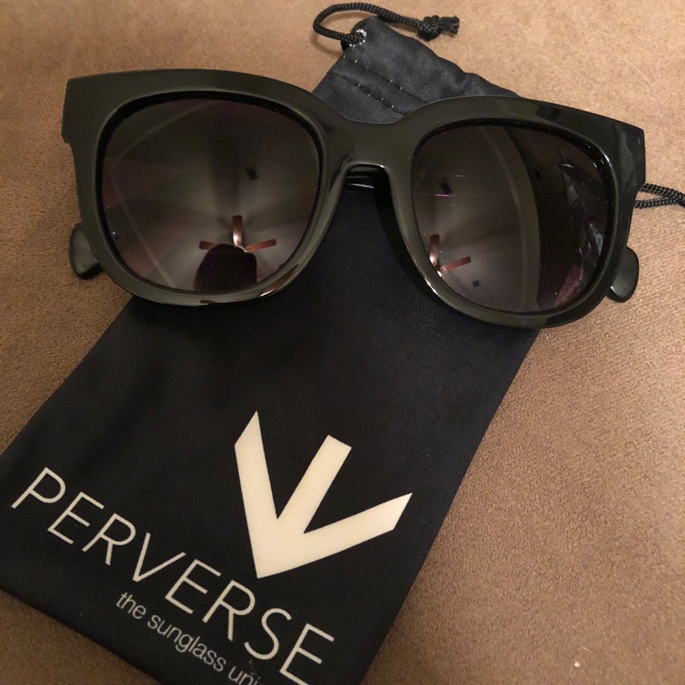 Perverse dawn patrol black sunnies